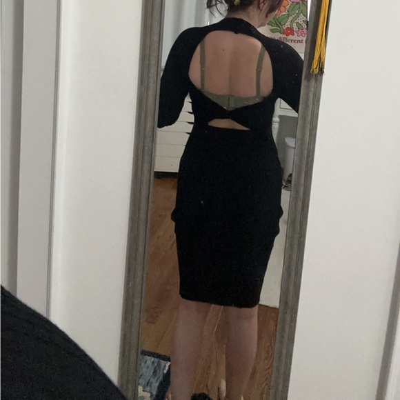 Lulu’s open back sweater dress - Picture 4 of 4